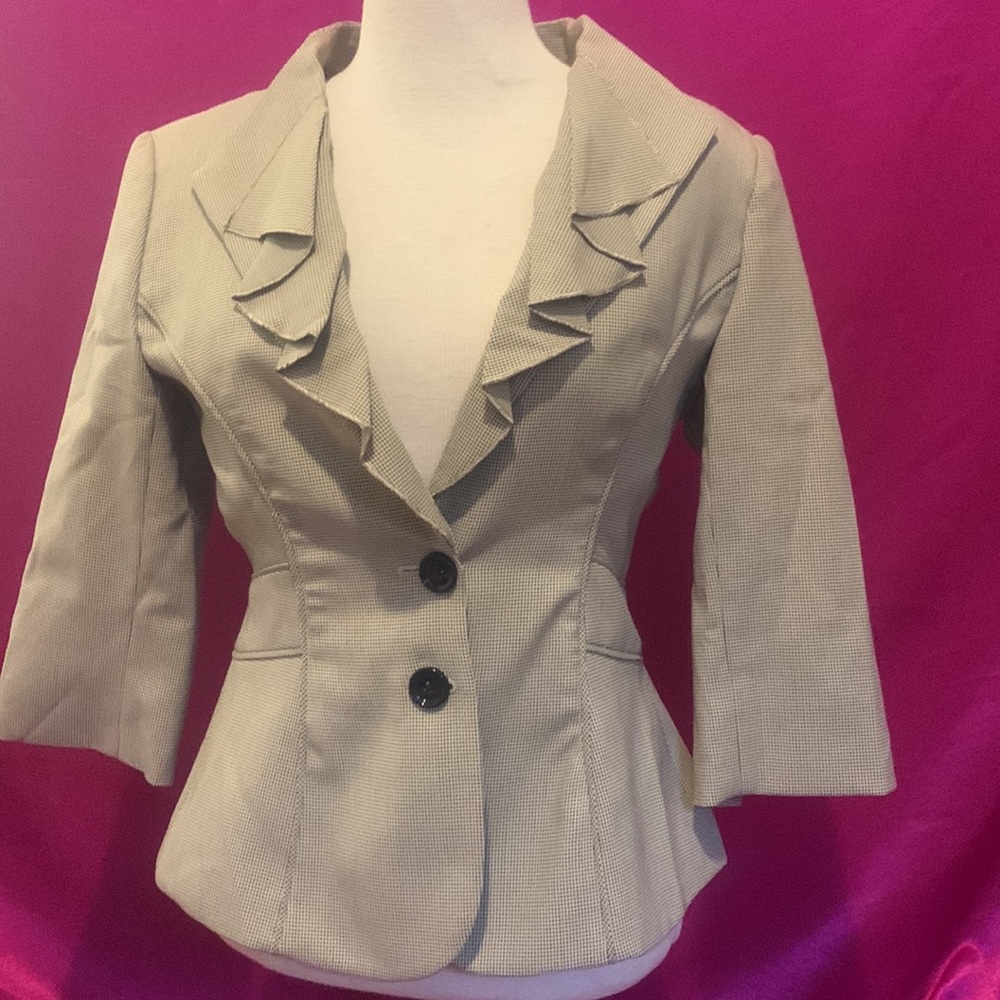 White black size 4.three-quarter length sleeve dress jacket like new,